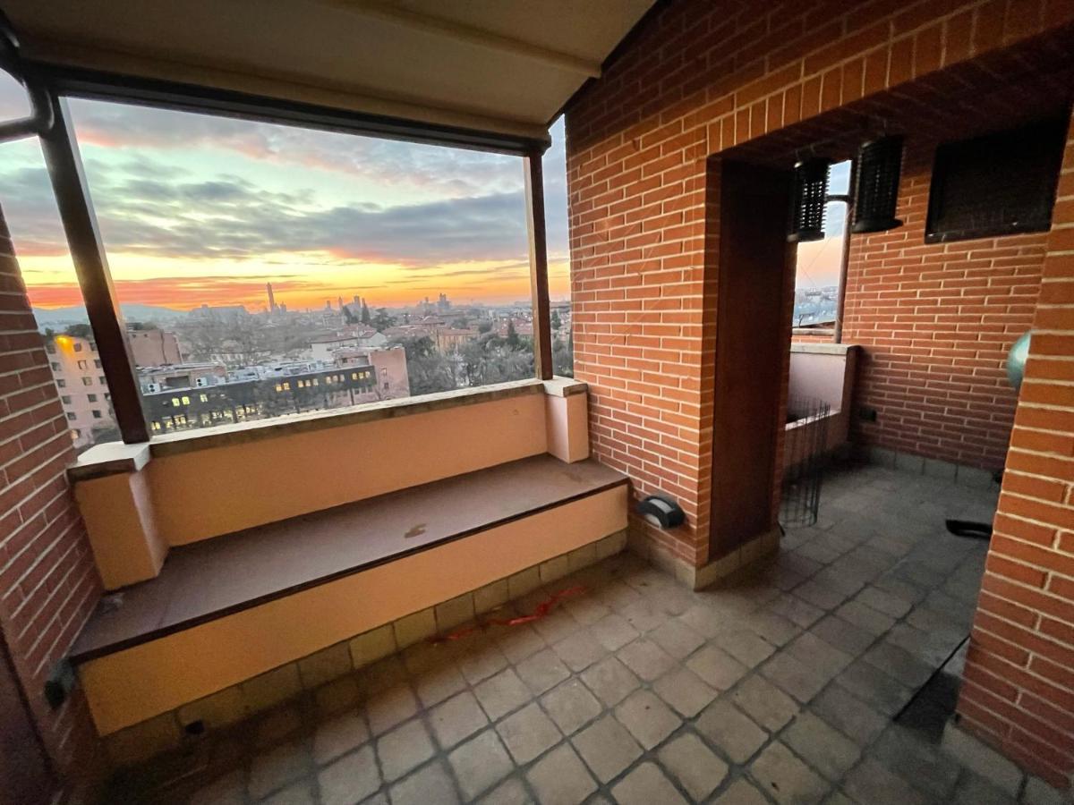 Attico Con Vista Spettacolare E Jacuzzi Apartment Болоня Екстериор снимка