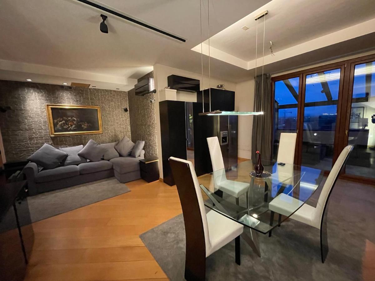 Attico Con Vista Spettacolare E Jacuzzi Apartment Болоня Екстериор снимка
